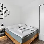 Grosszuegiges Industrie Design Fuer Bis Zu 6 Personen, Naehe Messe Und Dus, Verkehrsguenstig - Familien, Gruppen Und Firmen