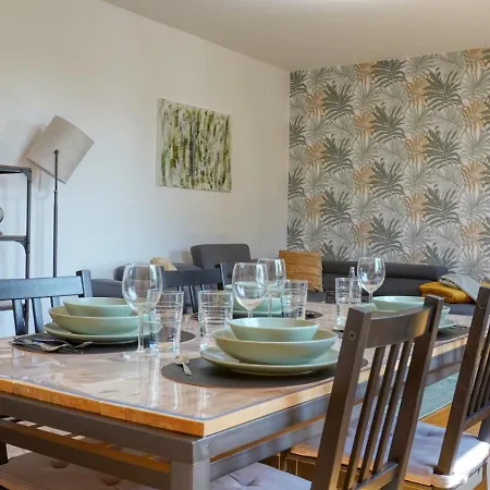 Grosszuegiges Industrie Design Fuer Bis Zu 6 Personen, Naehe Messe Und Dus, Verkehrsguenstig - Familien, Gruppen Und Firmen Appartement