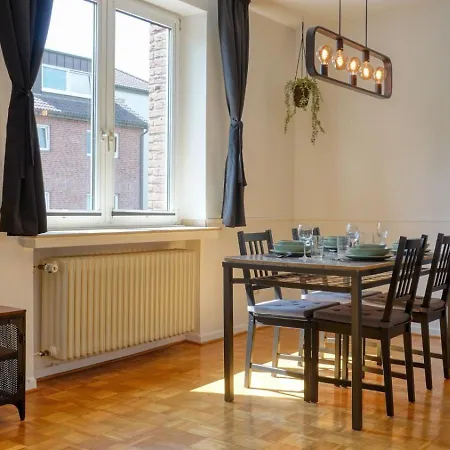 Grosszuegiges Industrie Design Fuer Bis Zu 6 Personen, Naehe Messe Und Dus, Verkehrsguenstig - Familien, Gruppen Und Firmen * Krefeld