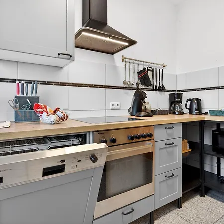 Grosszuegiges Industrie Design Fuer Bis Zu 6 Personen, Naehe Messe Und Dus, Verkehrsguenstig - Familien, Gruppen Und Firmen Krefeld