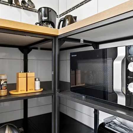 Grosszuegiges Industrie Design Fuer Bis Zu 6 Personen, Naehe Messe Und Dus, Verkehrsguenstig - Familien, Gruppen Und Firmen Daire