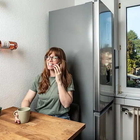 Lejlighed Grosszuegiges Industrie Design Fuer Bis Zu 6 Personen, Naehe Messe Und Dus, Verkehrsguenstig - Familien, Gruppen Und Firmen