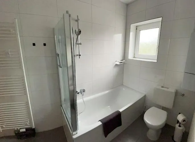 Grosszuegiges Industrie Design Fuer Bis Zu 6 Personen, Naehe Messe Und Dus, Verkehrsguenstig - Familien, Gruppen Und Firmen Appartement *