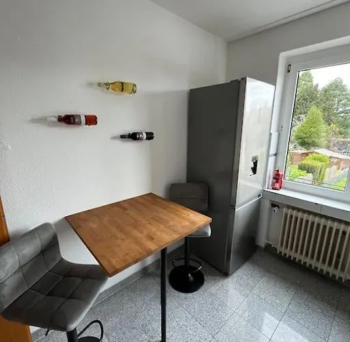 Grosszuegiges Industrie Design Fuer Bis Zu 6 Personen, Naehe Messe Und Dus, Verkehrsguenstig - Familien, Gruppen Und Firmen *