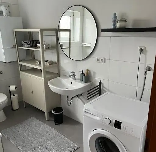 Grosszuegiges Industrie Design Fuer Bis Zu 6 Personen, Naehe Messe Und Dus, Verkehrsguenstig - Familien, Gruppen Und Firmen Appartement *