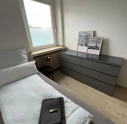 Grosszuegiges Industrie Design Fuer Bis Zu 6 Personen, Naehe Messe Und Dus, Verkehrsguenstig - Familien, Gruppen Und Firmen Krefeld