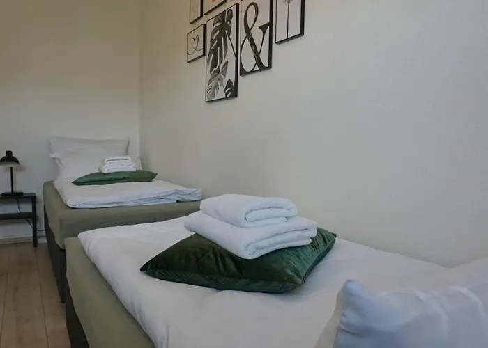 Grosszuegiges Industrie Design Fuer Bis Zu 6 Personen, Naehe Messe Und Dus, Verkehrsguenstig - Familien, Gruppen Und Firmen Appartement Krefeld