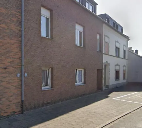 Grosszuegiges Industrie Design Fuer Bis Zu 6 Personen, Naehe Messe Und Dus, Verkehrsguenstig - Familien, Gruppen Und Firmen Appartement *