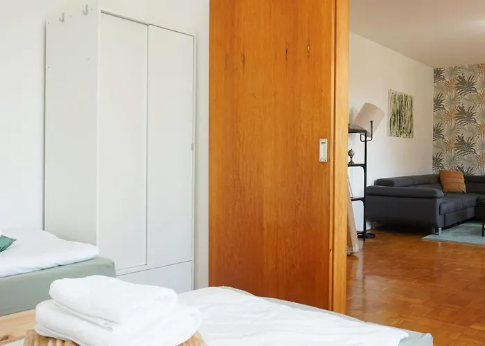 Grosszuegiges Industrie Design Fuer Bis Zu 6 Personen, Naehe Messe Und Dus, Verkehrsguenstig - Familien, Gruppen Und Firmen Appartement *