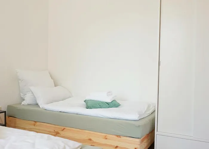 Grosszuegiges Industrie Design Fuer Bis Zu 6 Personen, Naehe Messe Und Dus, Verkehrsguenstig - Familien, Gruppen Und Firmen Appartement