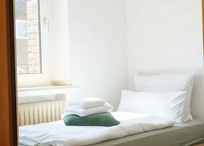 Grosszuegiges Industrie Design Fuer Bis Zu 6 Personen, Naehe Messe Und Dus, Verkehrsguenstig - Familien, Gruppen Und Firmen Appartement *