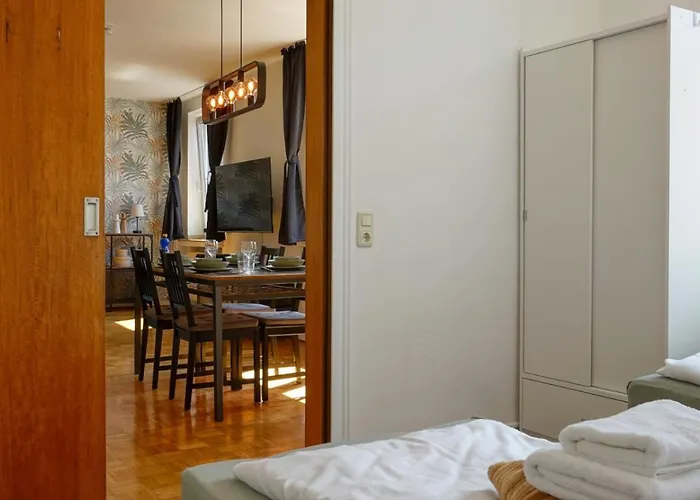 Grosszuegiges Industrie Design Fuer Bis Zu 6 Personen, Naehe Messe Und Dus, Verkehrsguenstig - Familien, Gruppen Und Firmen Appartement