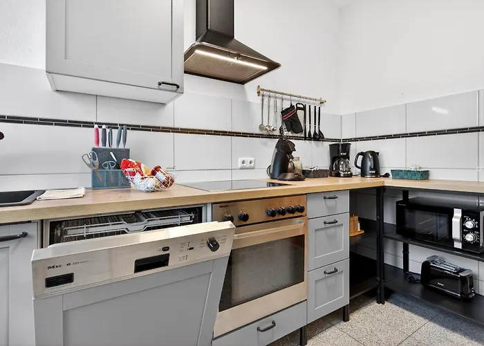 Grosszuegiges Industrie Design Fuer Bis Zu 6 Personen, Naehe Messe Und Dus, Verkehrsguenstig - Familien, Gruppen Und Firmen Krefeld